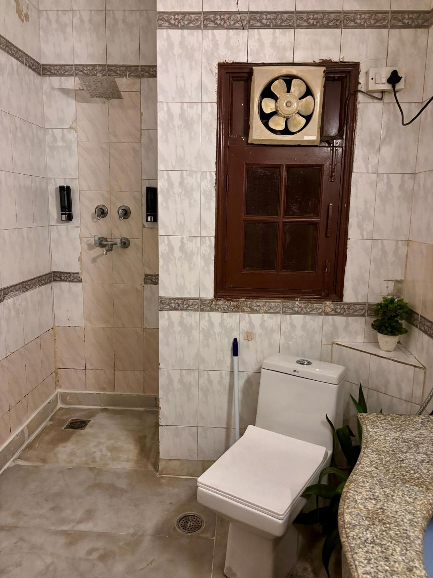 Atharva's By Goaround Homes - Nehru Enclave Metro, South Delhi Couette-café New Delhi