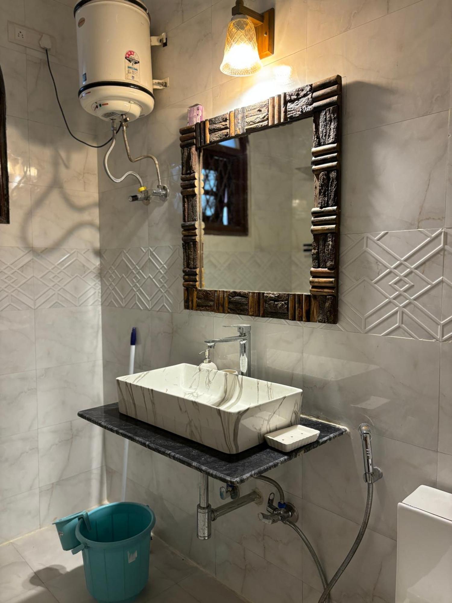 Couette-café Atharva's By Goaround Homes - Nehru Enclave Metro, South Delhi