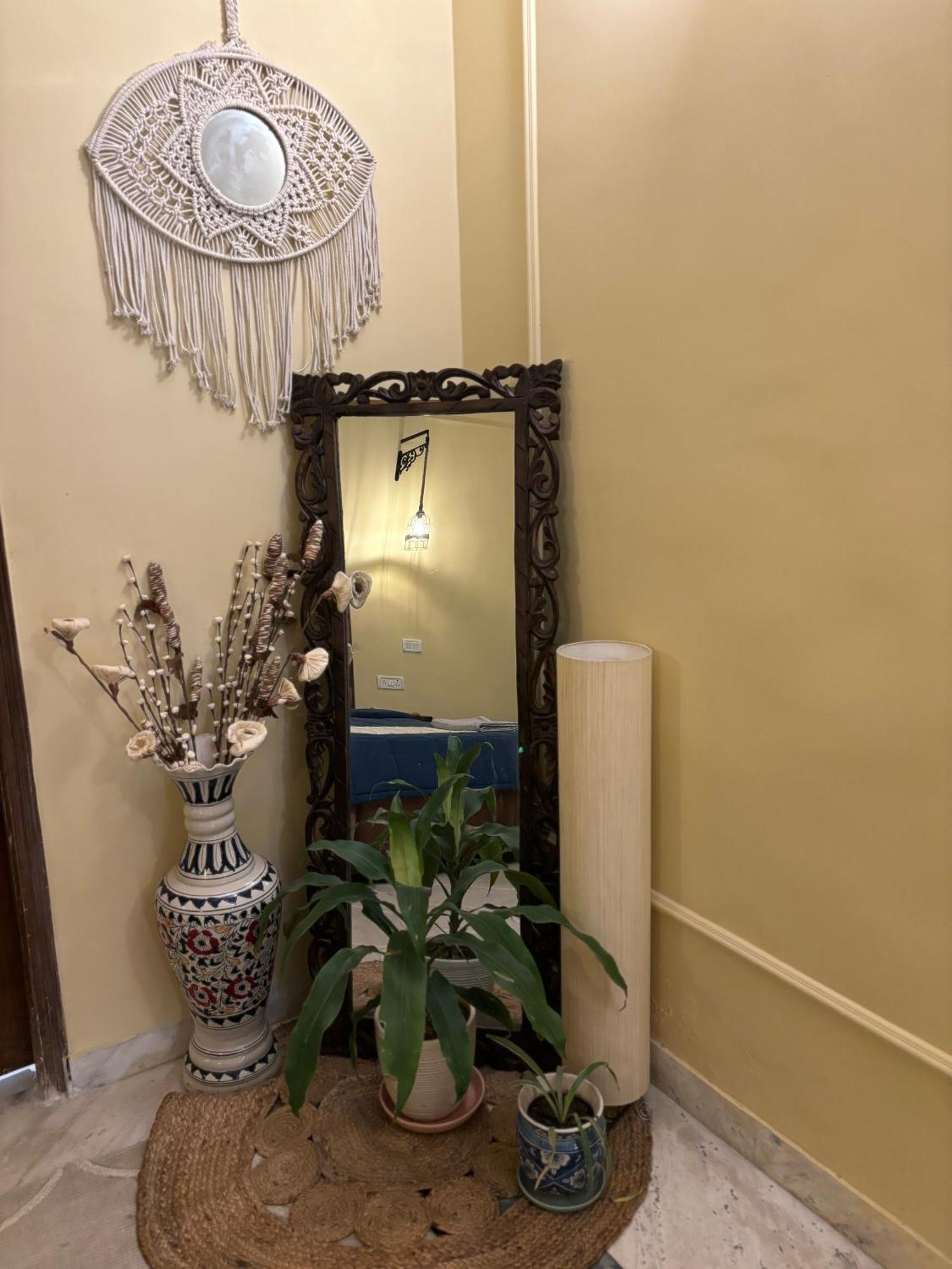 Couette-café Atharva's By Goaround Homes - Nehru Enclave Metro, South Delhi