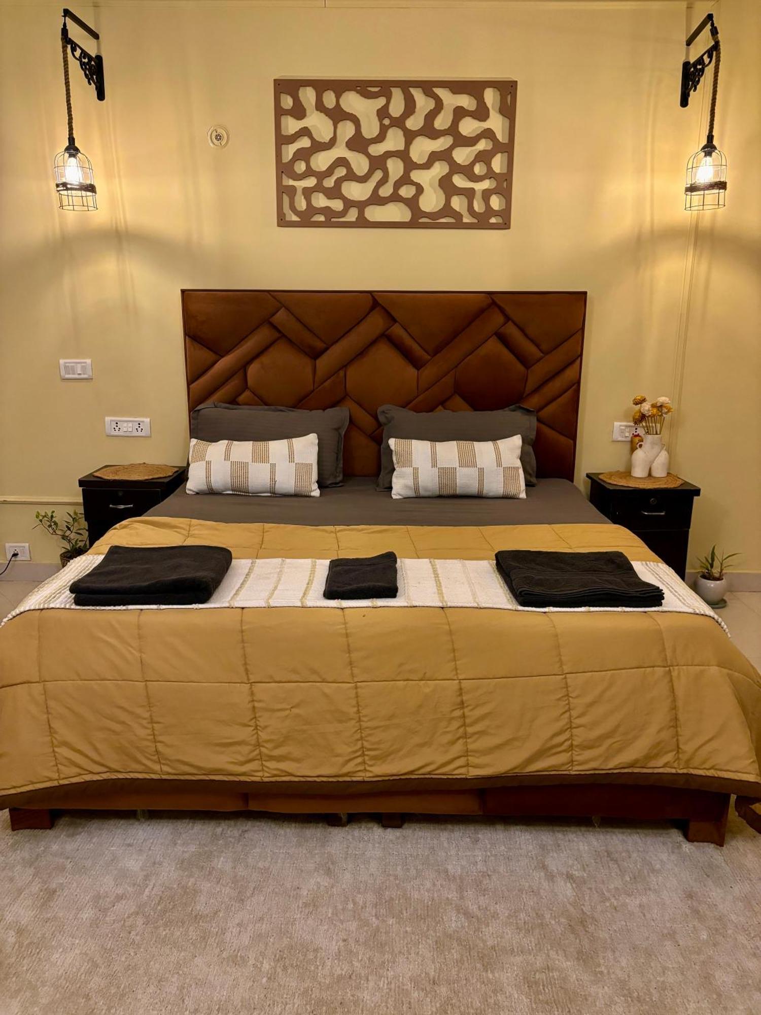 Couette-café Atharva's By Goaround Homes - Nehru Enclave Metro, South Delhi New Delhi