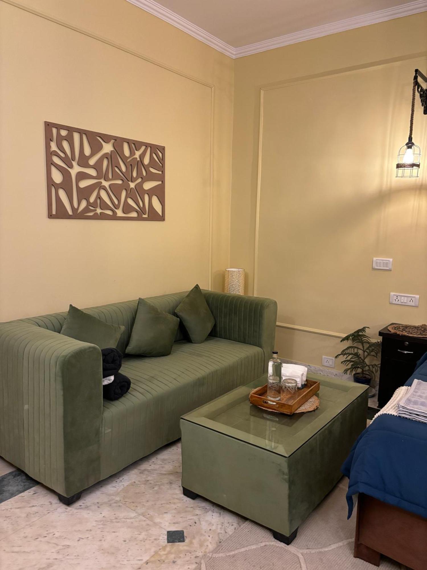 Atharva's By Goaround Homes - Nehru Enclave Metro, South Delhi * New Delhi