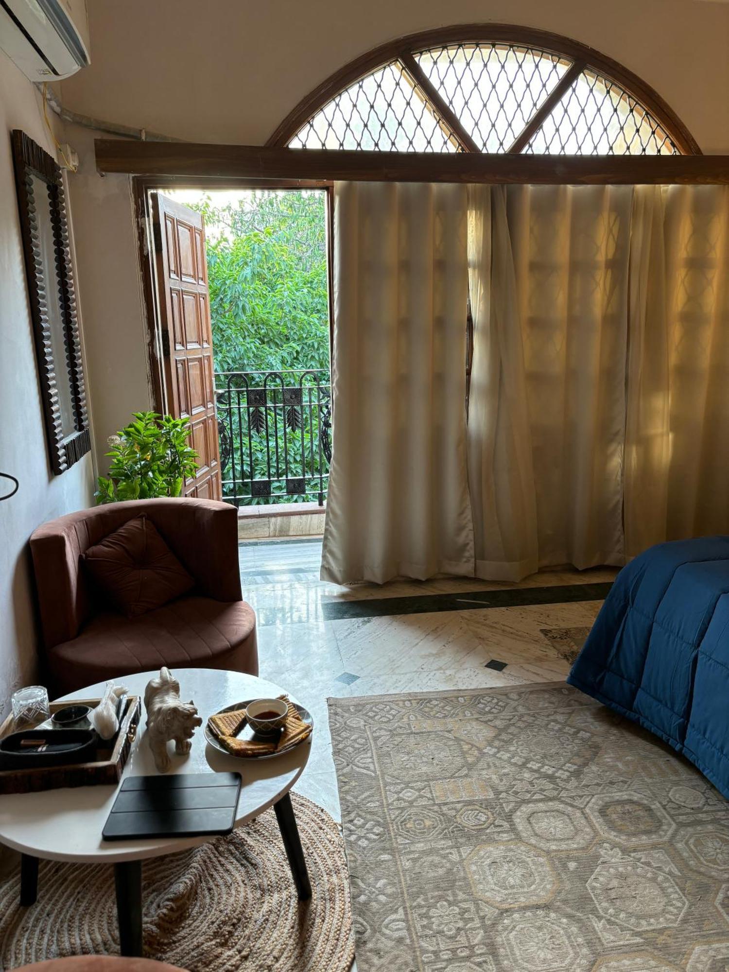 Couette-café Atharva's By Goaround Homes - Nehru Enclave Metro, South Delhi