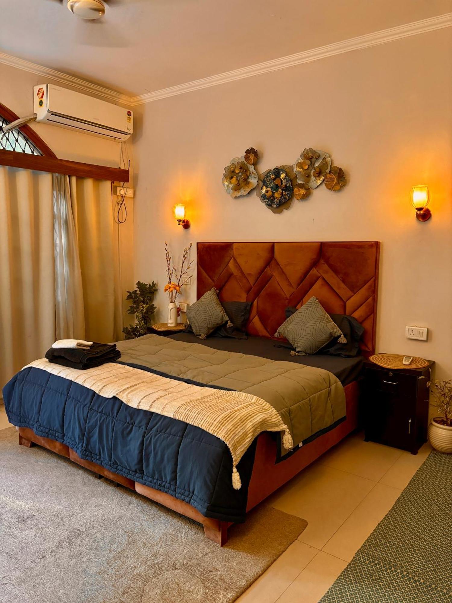 Atharva's By Goaround Homes - Nehru Enclave Metro, South Delhi Couette-café