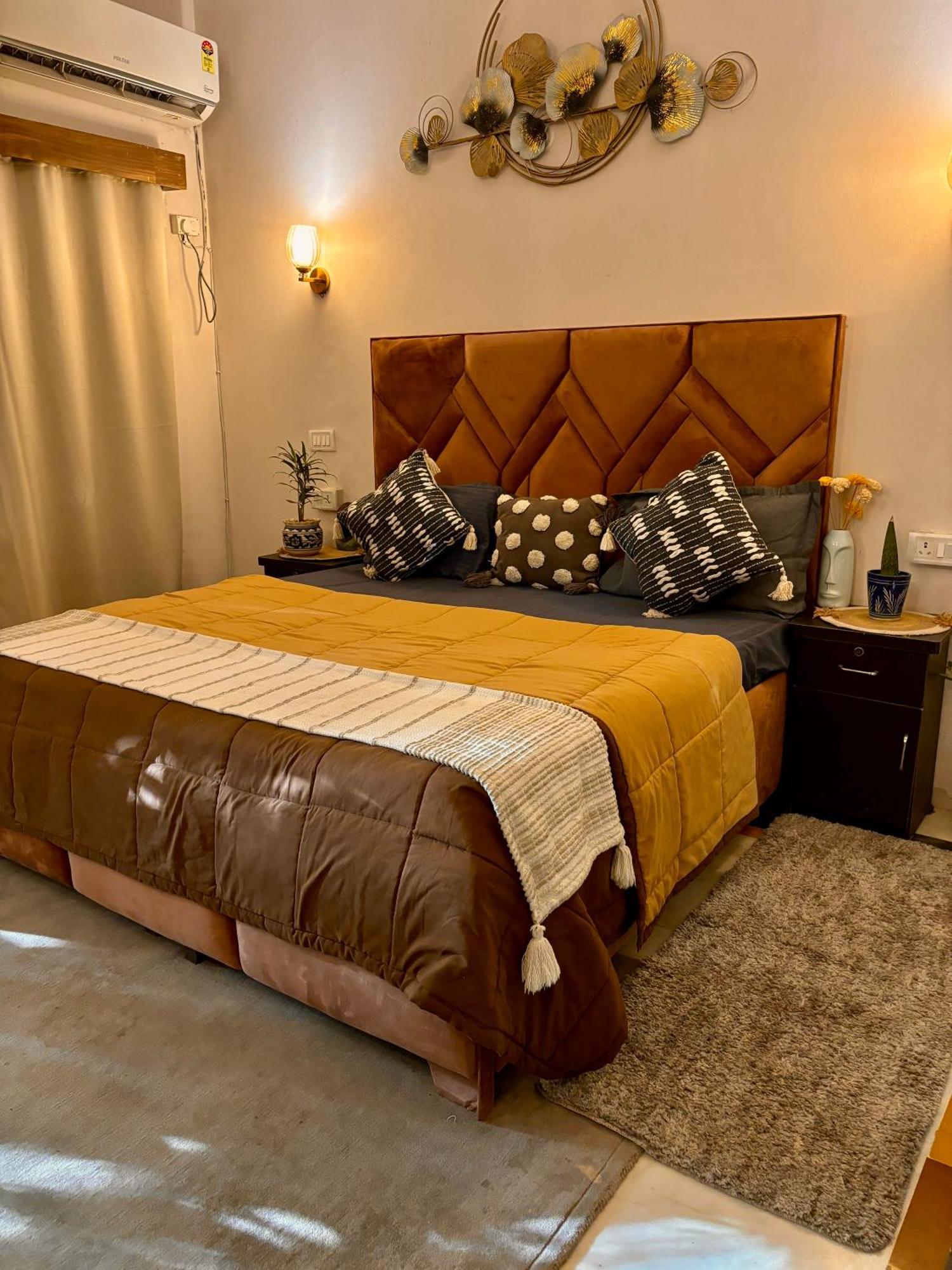 Couette-café Atharva's By Goaround Homes - Nehru Enclave Metro, South Delhi *
