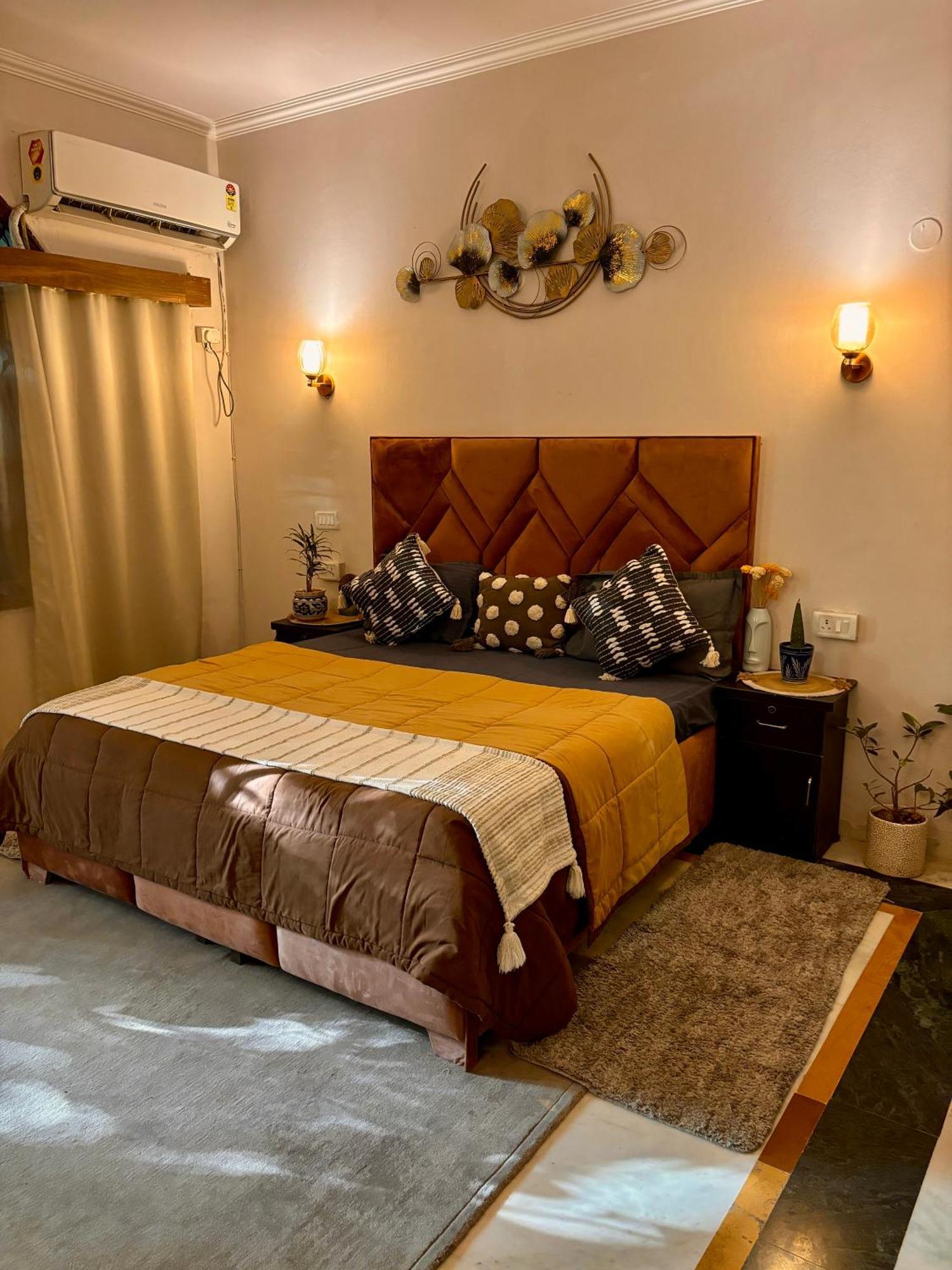 Couette-café Atharva's By Goaround Homes - Nehru Enclave Metro, South Delhi *