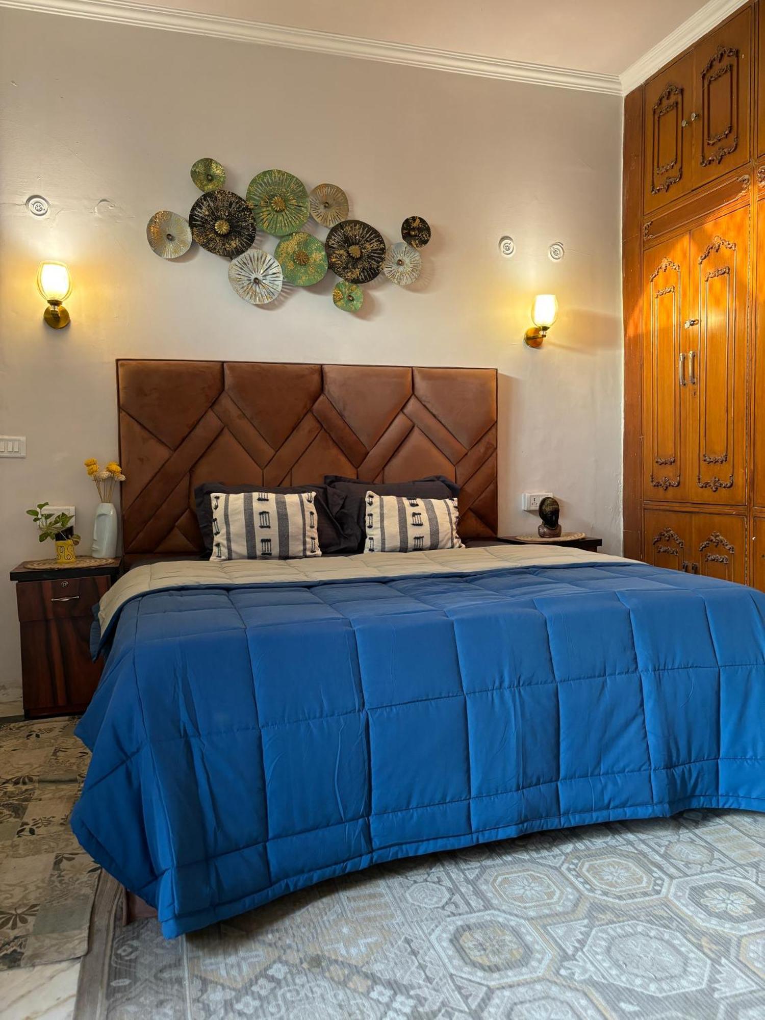 Atharva's By Goaround Homes - Nehru Enclave Metro, South Delhi Couette-café