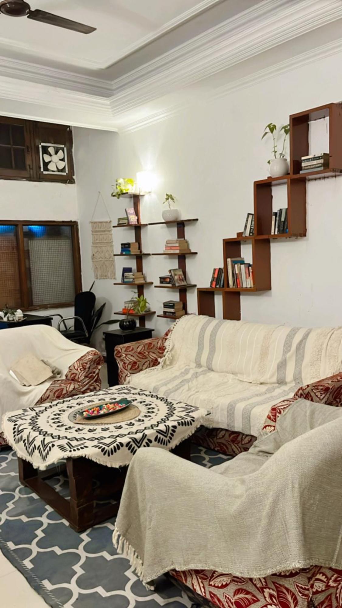 Atharva's By Goaround Homes - Nehru Enclave Metro, South Delhi Couette-café New Delhi
